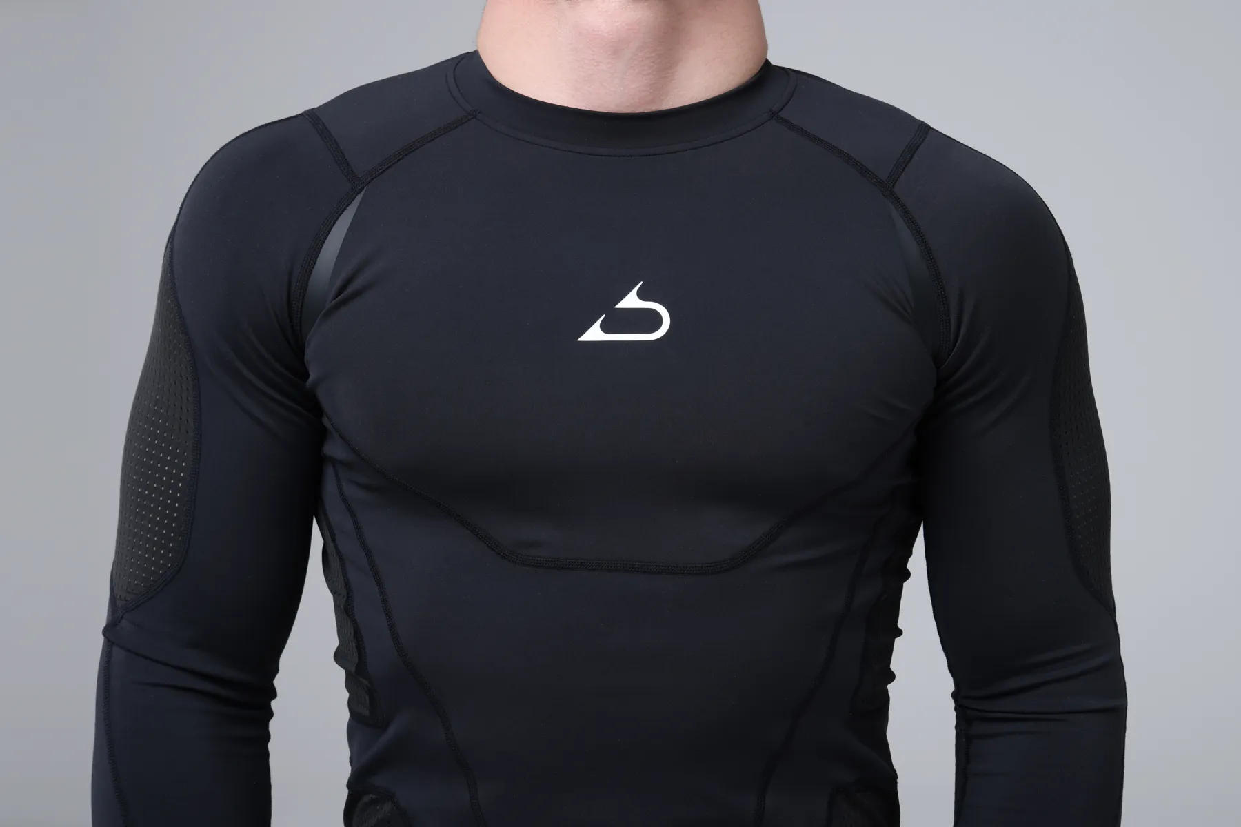 Athlete in an Abjari compression long sleeve